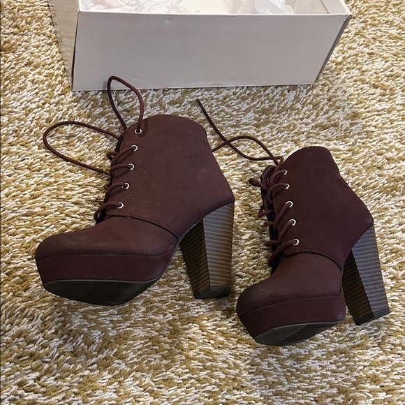 SM New York Maroon Heeled Ankle Boots - Picture 2 of 4